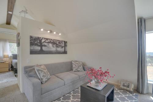 Mariposa Home with Furnished Patio and Sierra Mtn Views - image 10
