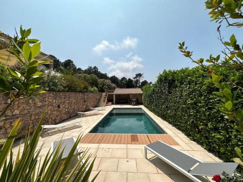 Maison de charme vue mer 5chambres Théoule sur mer (Maison de charme vue mer 5chambres Theoule sur mer) in ติอูต ซูร์ แมร์