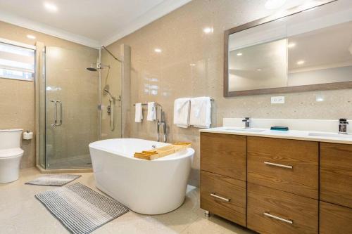 Douche, serendipity on the beach Ocho Rios in Saint Ann's Bay