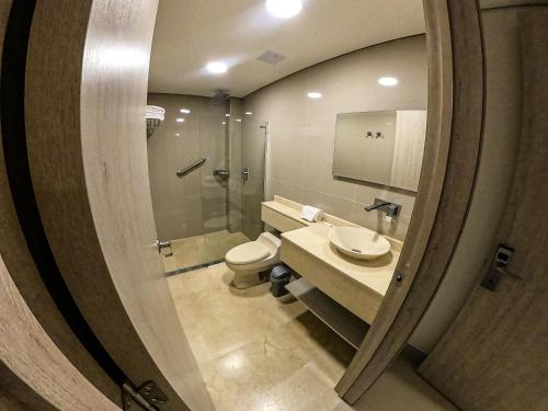 Standard Twin Room image 9