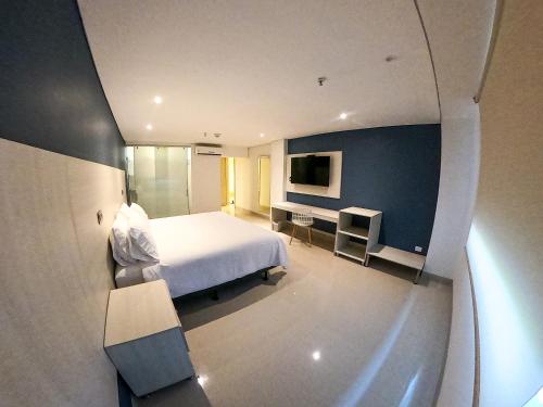 Suite with City View image 4