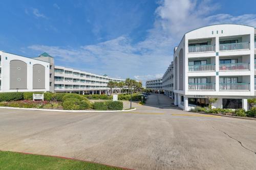 Beachfront Galveston Condo with Pool and Ocean Views! - image 11