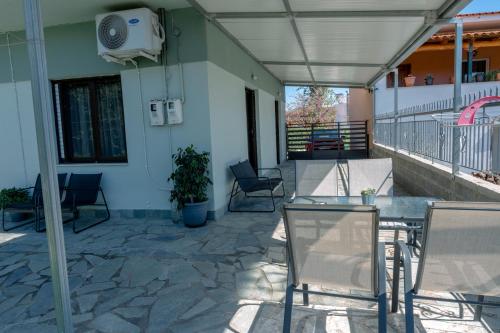 สวน, Filoxenia House at Anemochori village in พีร์กอส