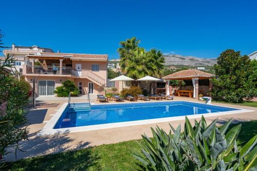Villa Antura with private heated 50sqm pool 3 bedrooms 3 bathrooms and gym - image 6