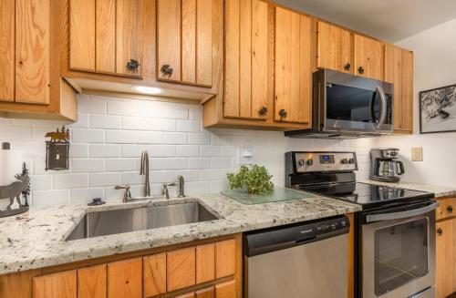 Cozy Seven Springs 1 Bedroom Condo with Private Deck condo in Champion, USA
