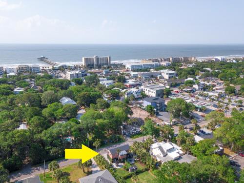 Folly Vacation 114B Townhouse perfect family vacation pets welcome! - image 11