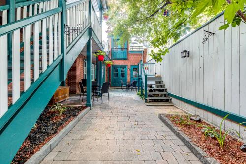 North House - Beautiful Vieux 2 Bedroom Apt - image 5