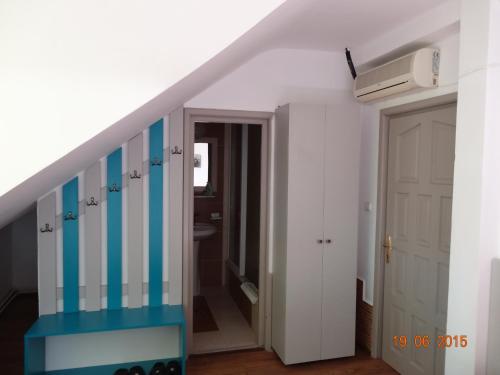 Double or Twin Room image 4