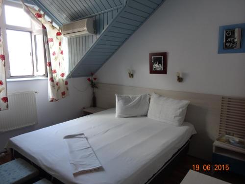Double or Twin Room image 1