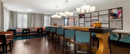 Hampton Inn Columbia-I-26 Airport - image 11