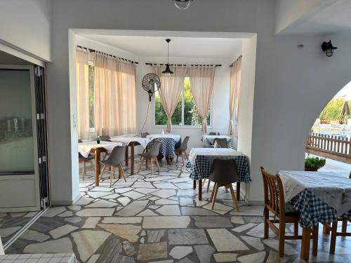 Food and beverages, Anna Studios in Naxos Island