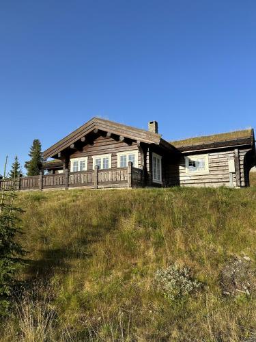 Charming Log Cabin with 3 Bedrooms on Golsfjellet