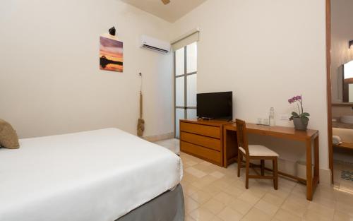 Superior King Room image 5