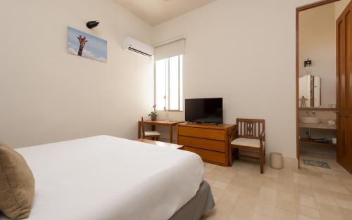 Superior King Room image 8