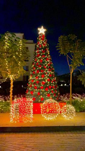 Ultra Luxury 3BR with Pools ,Sports ,Dining in Gated compound, Close to all sites