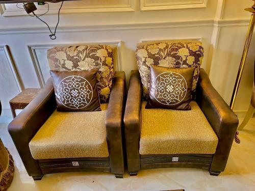 Ultra Luxury 3BR with Pools ,Sports ,Dining in Gated compound, Close to all sites