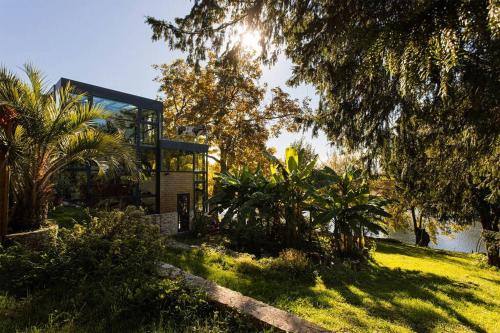 Demeure en Bord de Charente gîte à louer Bussac-sur-Charente