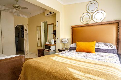 1 double bed, 1 twin bed