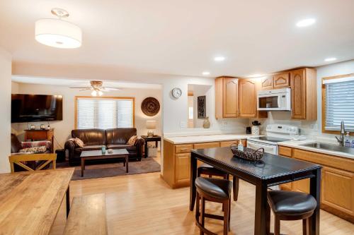 Charming Iowa Abode Near Knoxville Raceway! in Knoxville (IA)