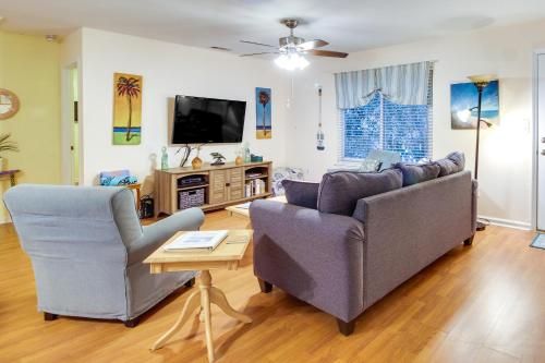 Tybee Island Home with Game Room and Pet-Friendly Yard! - image 2