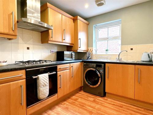 Stylish Village Townhouse w/ Parking – Near Leeds & York, Leeds (Foto 4)