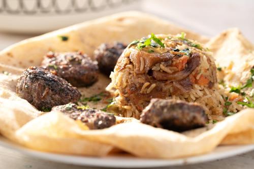 חצר הצ'אנס - בקתות להשראה