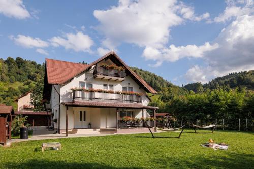 Casa cu Salcâmi – khách sạn tại Moieciu de Jos