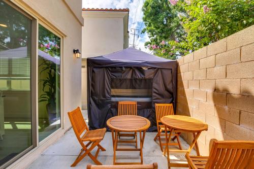 Pet-Friendly Paramount Home, 16 Mi to Los Angeles!