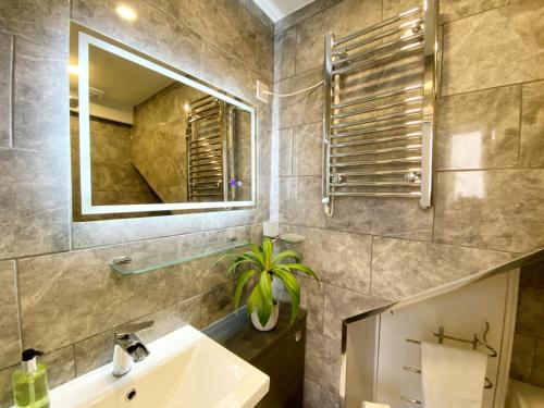Meadfoot Bay Apartment at Hesketh Crescent - image 2
