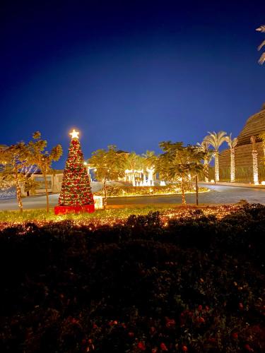 Ultra Luxury 3BR with Pools ,Sports ,Dining in Gated compound, Close to all sites