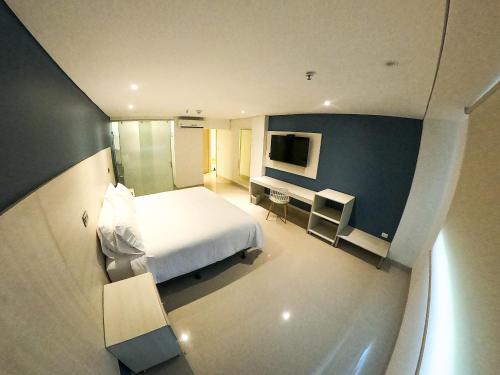 Suite with City View image 3