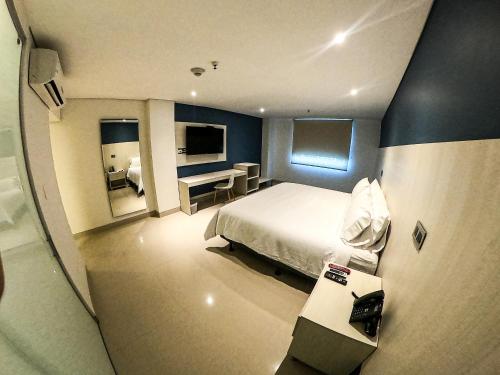 Suite with City View image 2