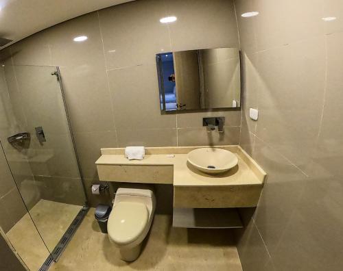 Standard Twin Room image 5
