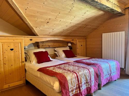 2 twin beds