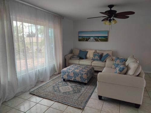 Waterfront Paradise with Pool, Fire Pit & Dock in Apollo Beach, USA