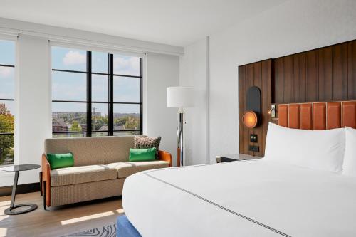 1 king bed corner deluxe