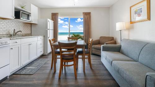 Palm Crest Resort Motel – St. Pete Beach, FL