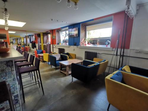 Étterem, Tiki Taka Hostel & Pub in Naujamiestis Vének