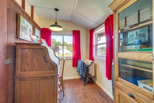 Blind Sodus Bay Family Cottage on the Waterfront! - image 12