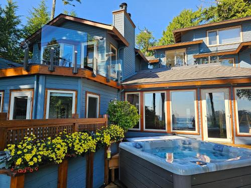 Snug Harbour Inn in Ucluelet, Canada