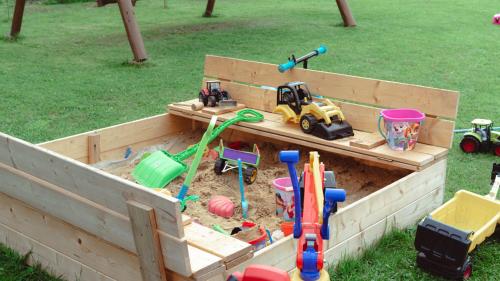 兒童遊樂場, Noclegi i Agroturystyka Dorota Rusnak in 波雷巴維爾卡