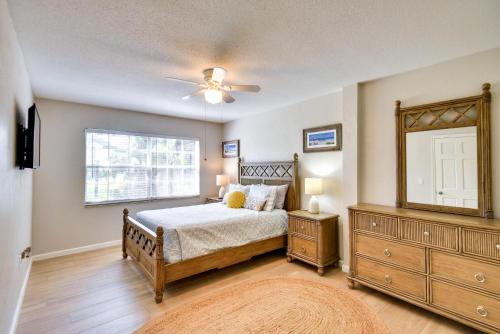 New Smyrna Beach Condo Pool Access, Walk to Beach in New Smyrna Beach, USA