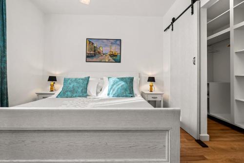 Villa Antura with private heated 50sqm pool 3 bedrooms 3 bathrooms and gym - image 13