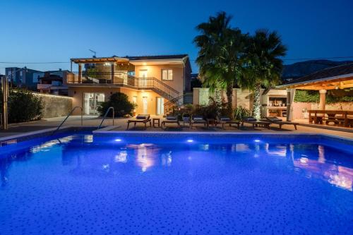Villa Antura with private heated 50sqm pool 3 bedrooms 3 bathrooms and gym - image 5