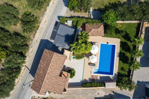 Villa Antura with private heated 50sqm pool 3 bedrooms 3 bathrooms and gym - image 12