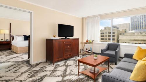 Fairmont 1 Bedroom Suite King or Double Beds, Sitting Room, Sofabed And 2 Bathrooms