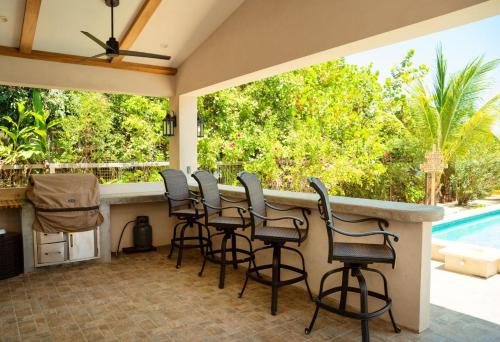 Surfside Gecko - Large Oceanfront Villa with Pool Close to Village in Surfside