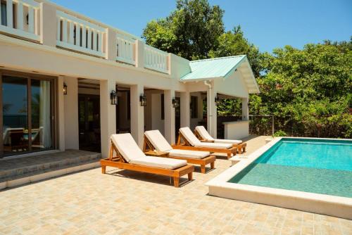 Surfside Gecko - Large Oceanfront Villa with Pool Close to Village in Surfside