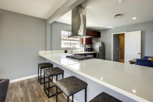 Pet-Friendly Las Vegas Home with Pool 2 Mi to Strip, Las Vegas (photo 7)