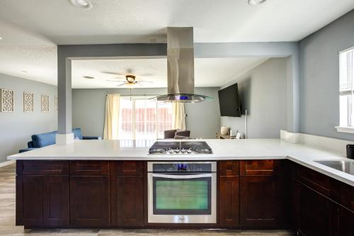 Pet-Friendly Las Vegas Home with Pool 2 Mi to Strip, Las Vegas (photo 8)
